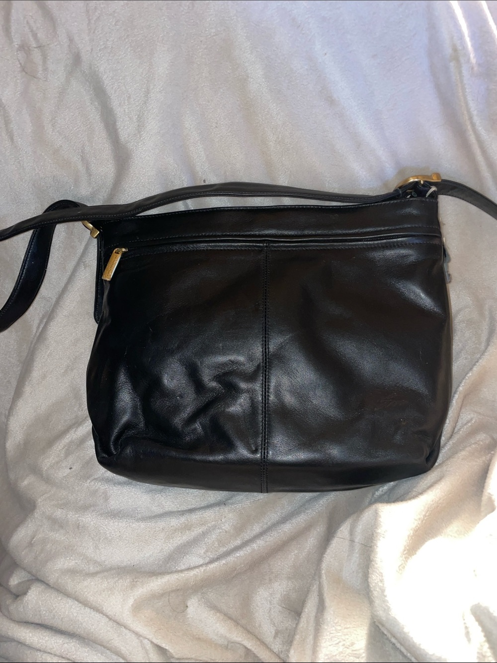 Stone Mountain Accessories Black Leather Shoulder Bag with Gold Hardware